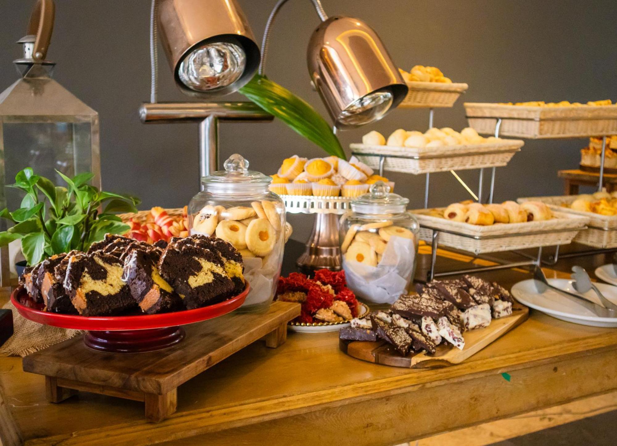 Hotel Caribe By Faranda Grand, A Member Of Radisson Individuals Cartagena Ngoại thất bức ảnh A dessert buffet